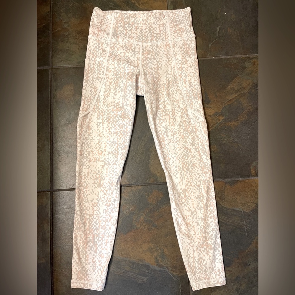 ATHLETA Salutaion Stash Pocket Serpent White 26” woman’s Size Small.